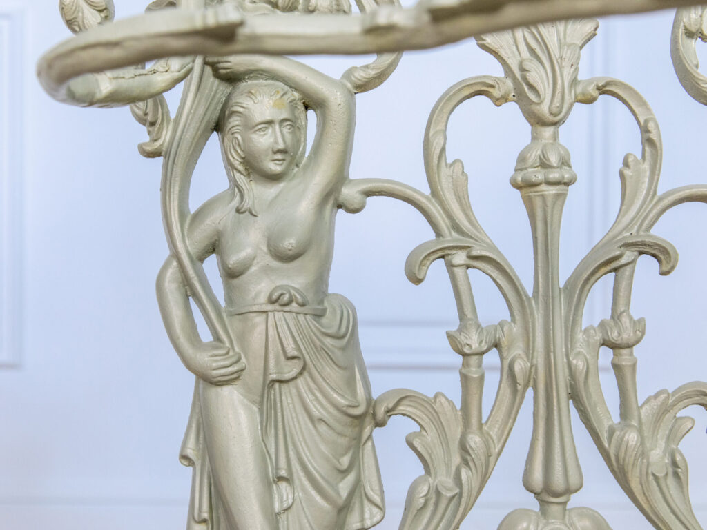 Антикварна підставка для парасольок, Corneau