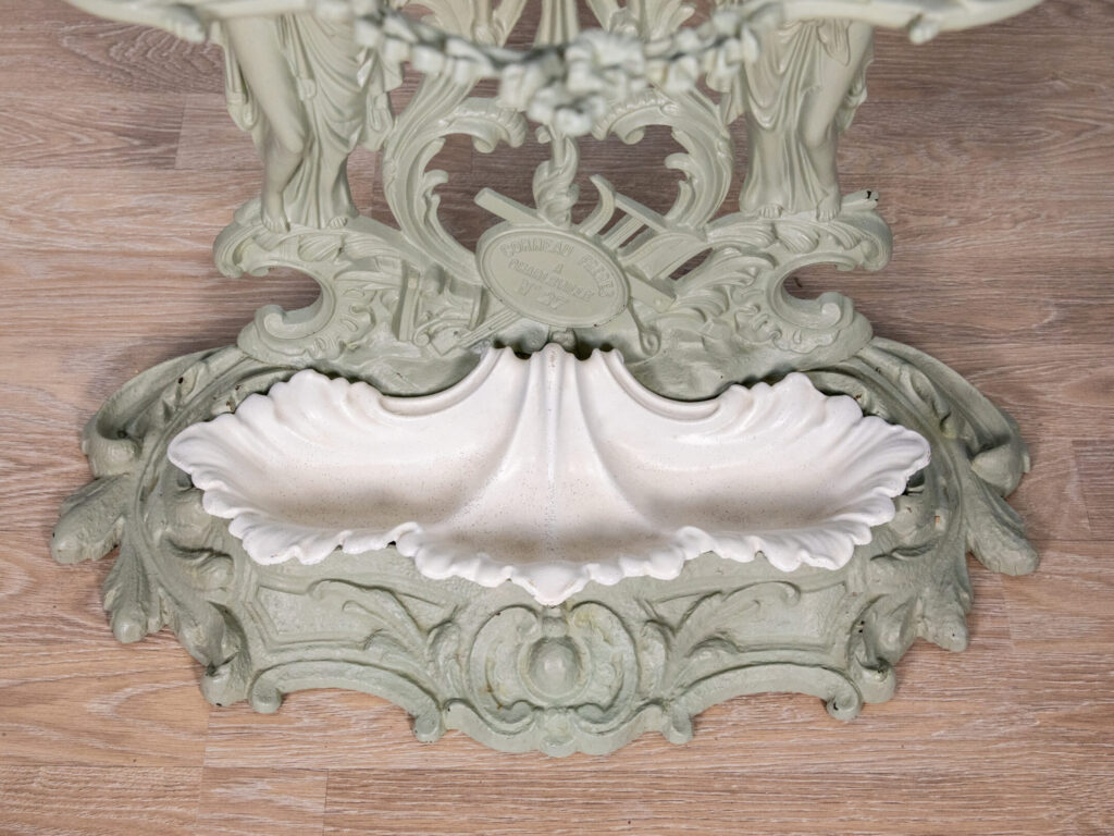 Антикварна підставка для парасольок, Corneau