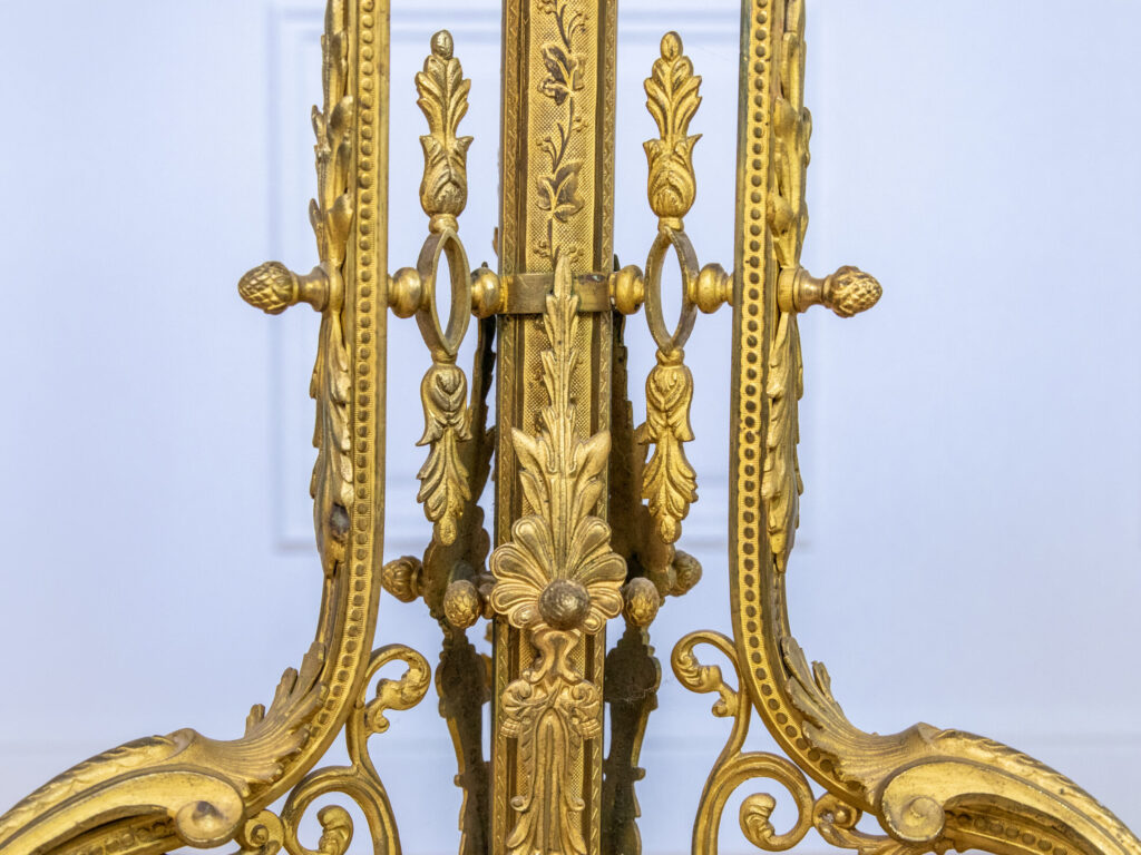 Антикварний торшер зі столиком