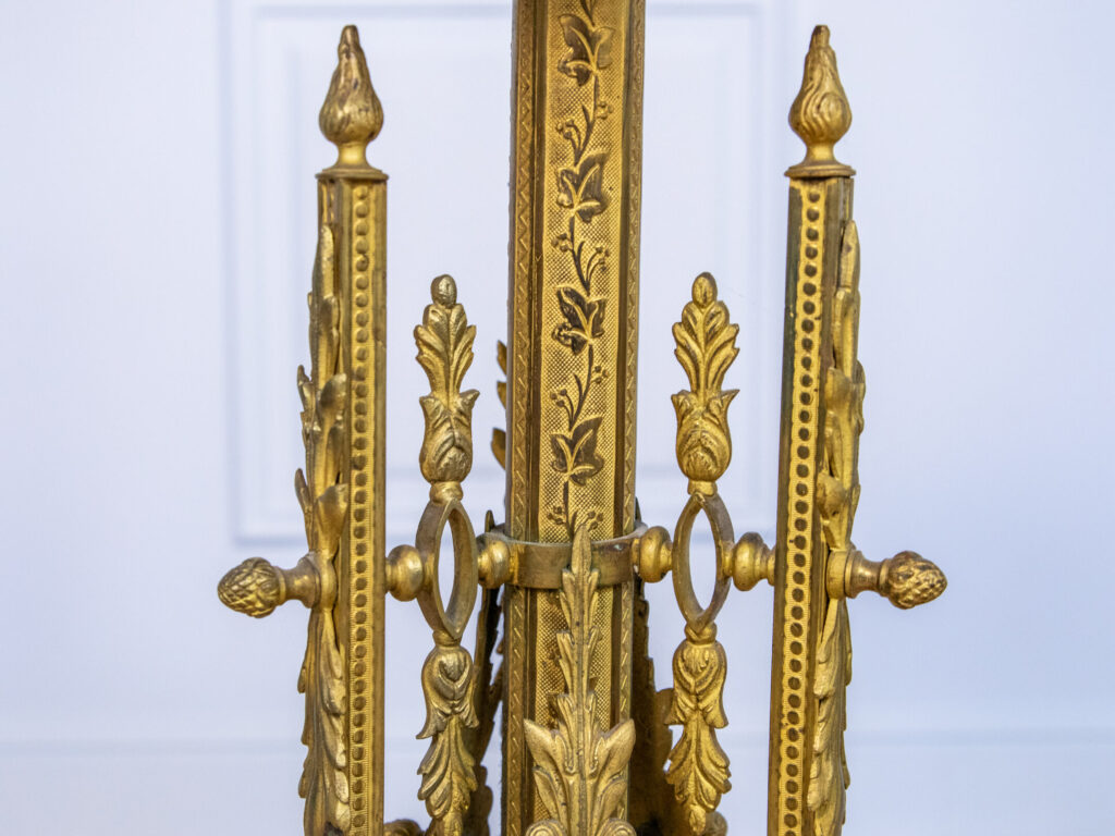 Антикварний торшер зі столиком