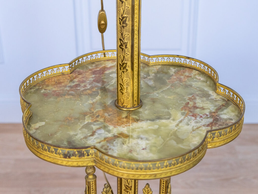 Антикварний торшер зі столиком