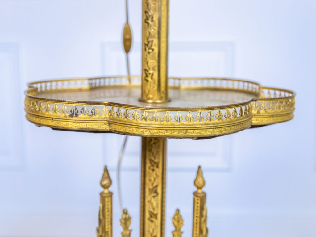 Антикварний торшер зі столиком