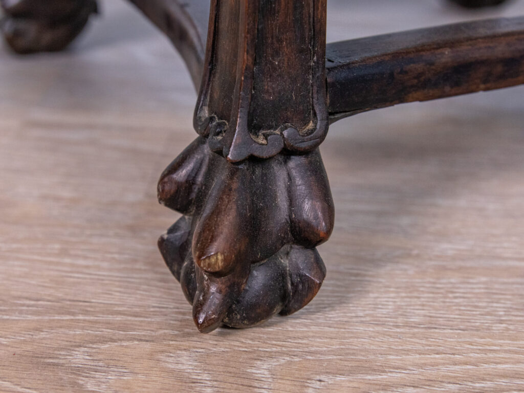 Антикварний різьблений столик