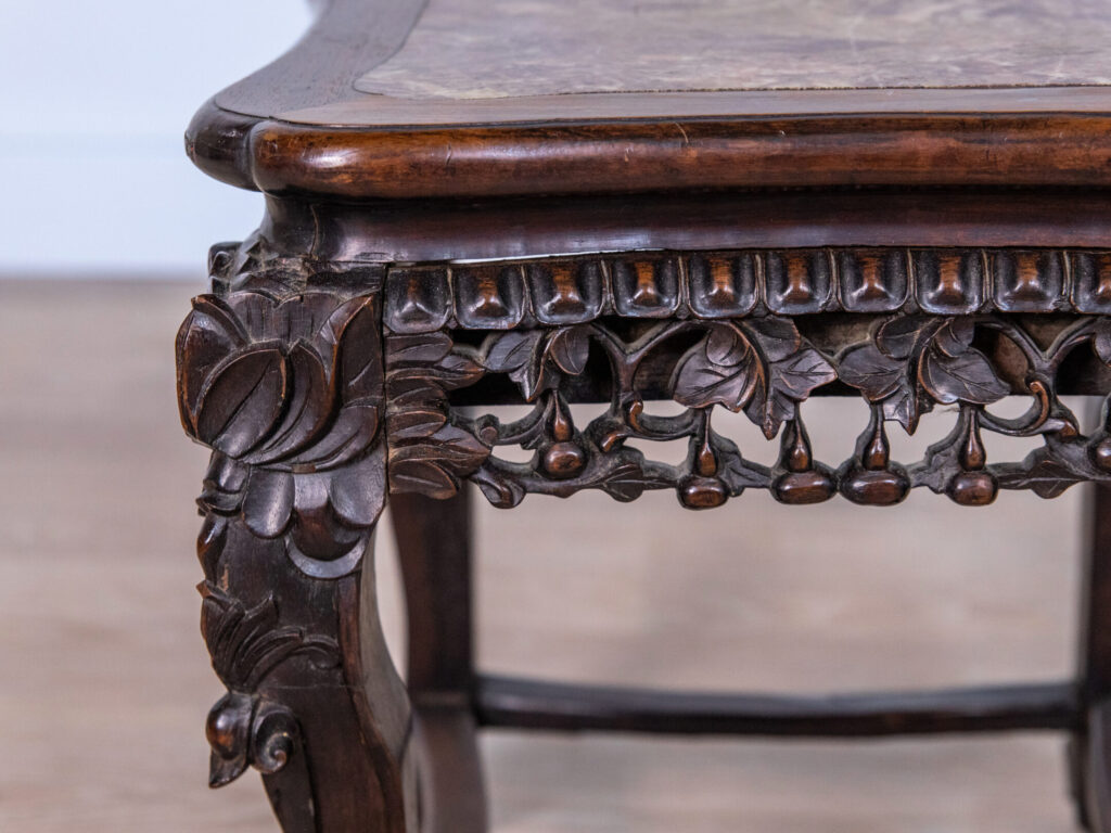 Антикварний різьблений столик