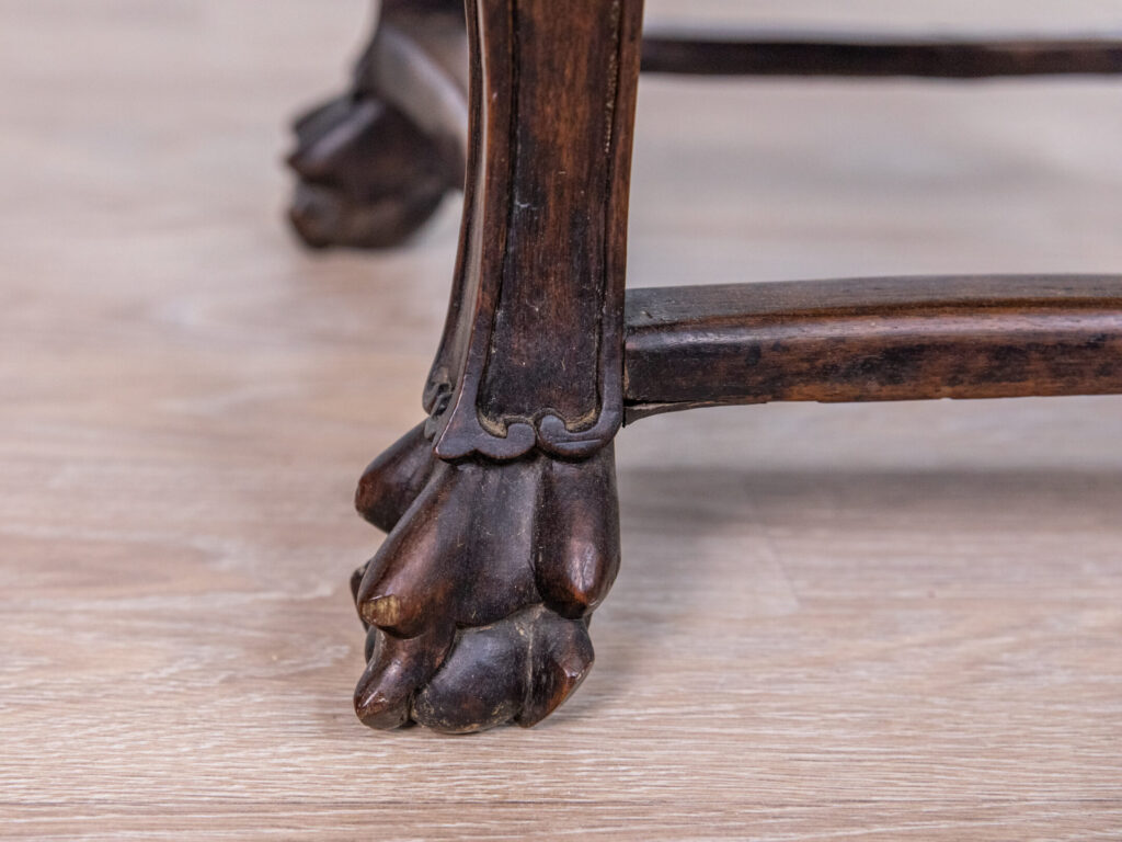 Антикварний різьблений столик