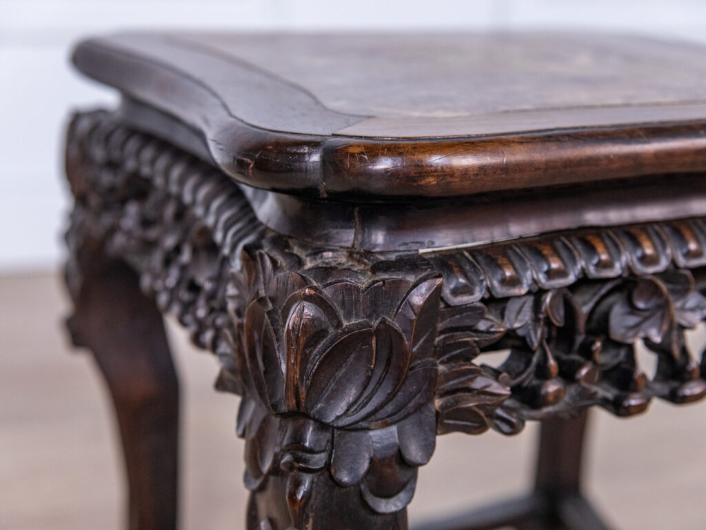 Антикварний різьблений столик