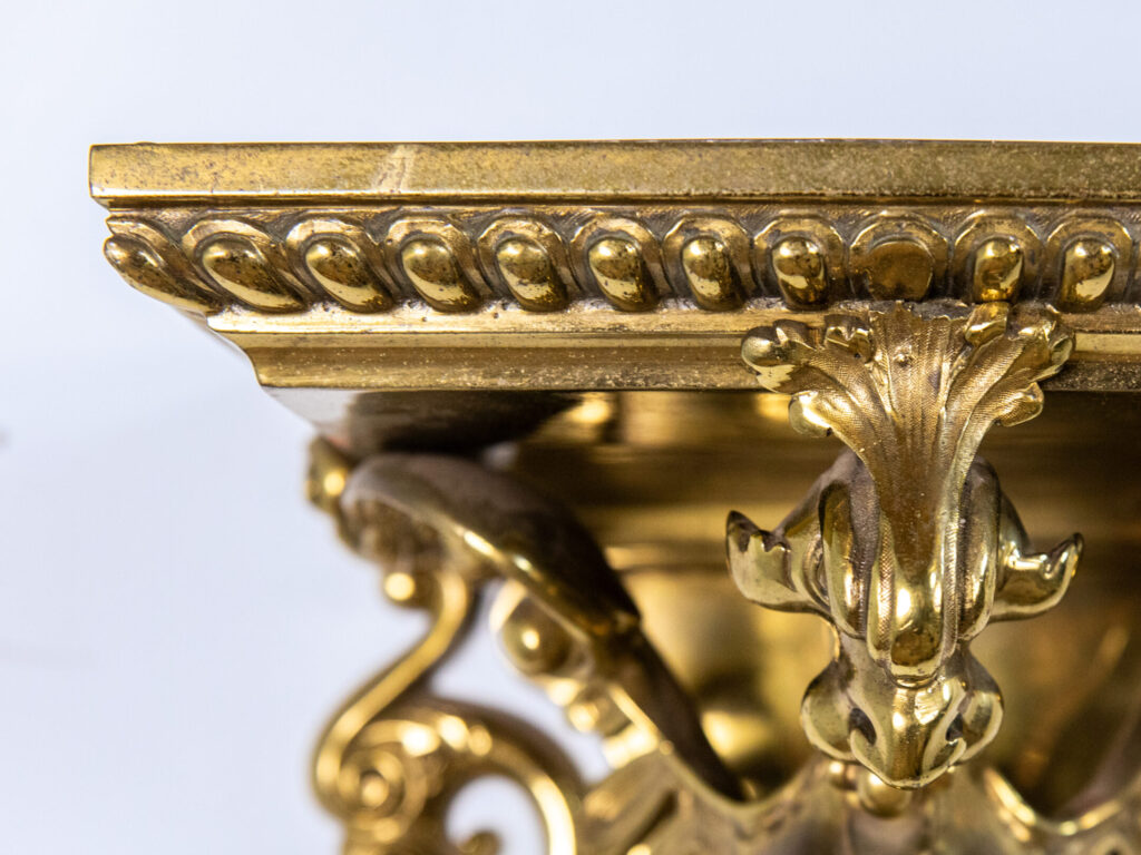 BN4A6169 Антикварна поличка-консоль