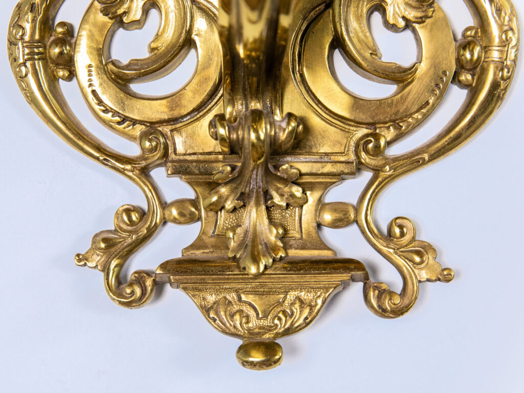 BN4A6171 Антикварна поличка-консоль