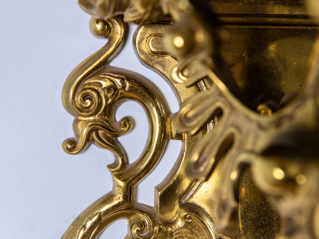 BN4A6174 Антикварна поличка-консоль