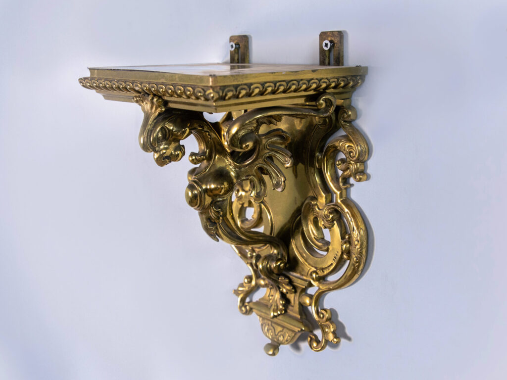 BN4A6186 Антикварна поличка-консоль