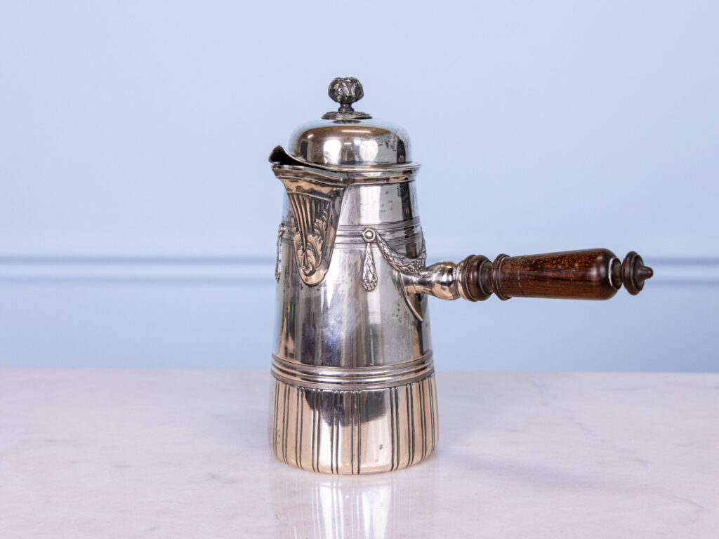 Антикварна срібна шоколадниця