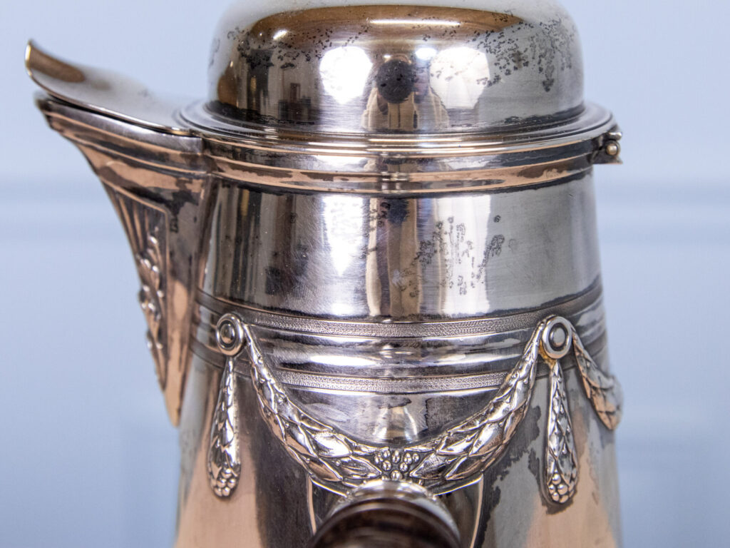 Антикварна срібна шоколадниця