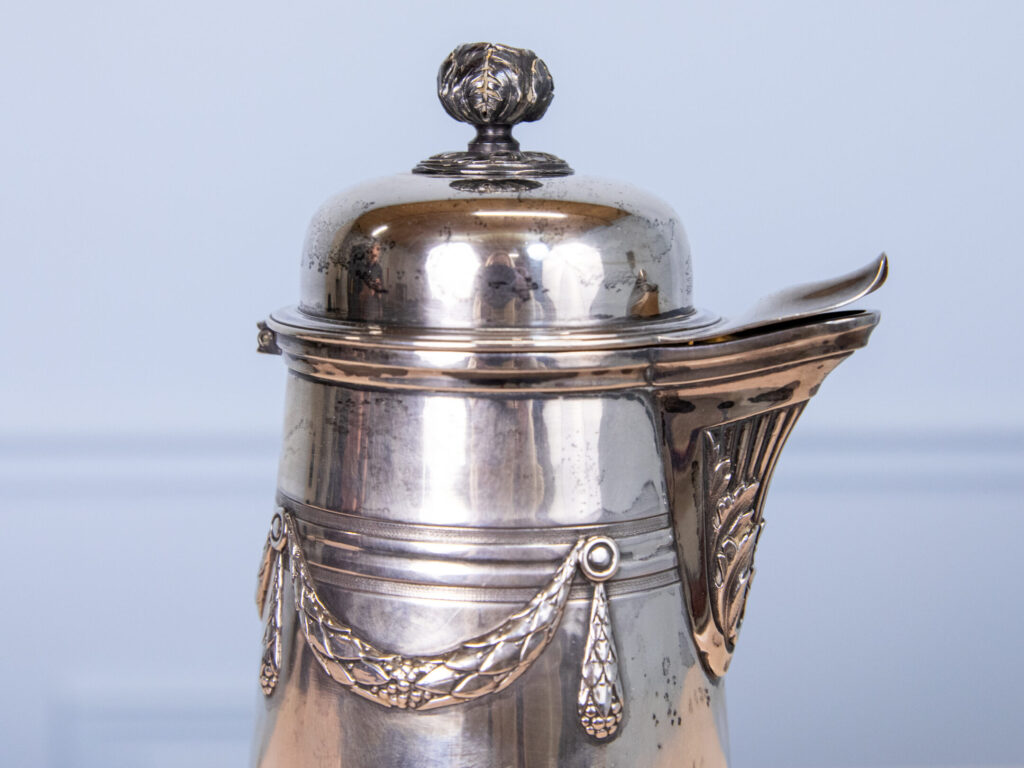 Антикварна срібна шоколадниця
