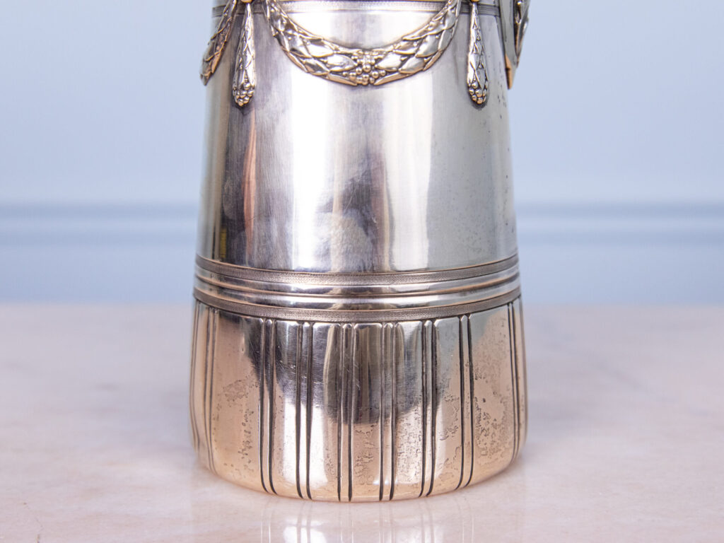 Антикварна срібна шоколадниця