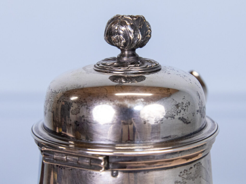 Антикварна срібна шоколадниця