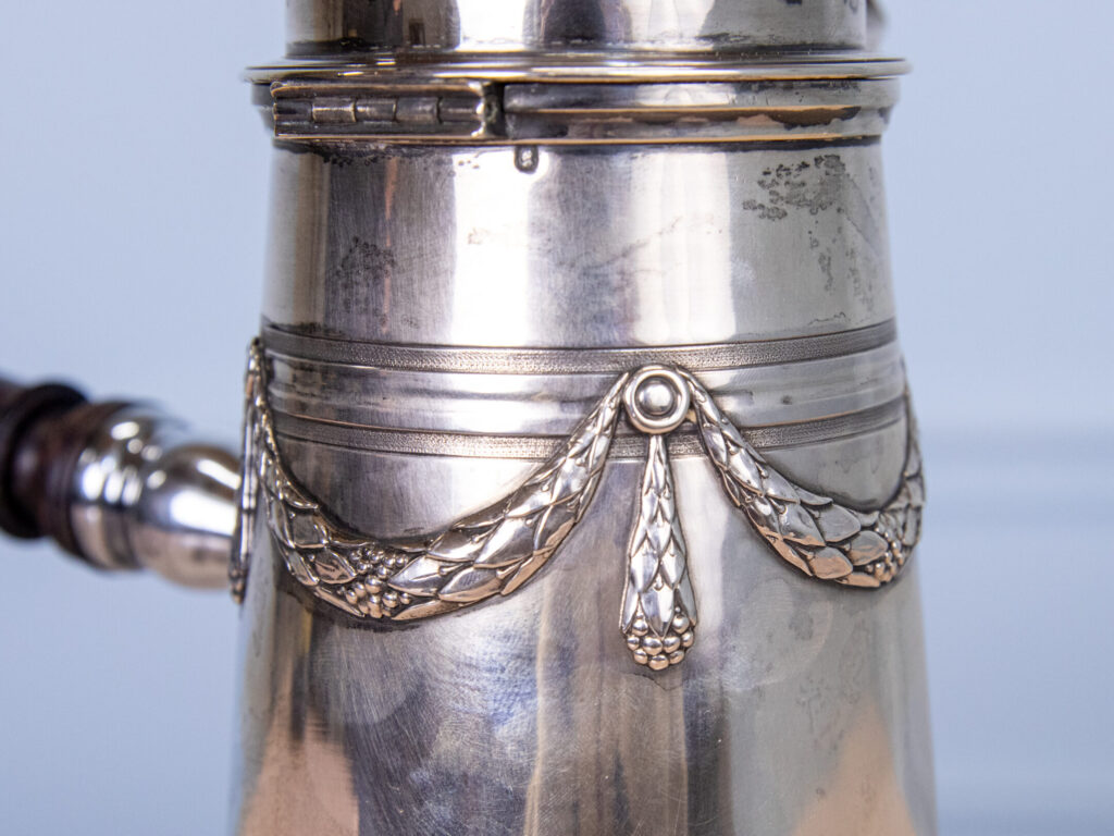 Антикварна срібна шоколадниця