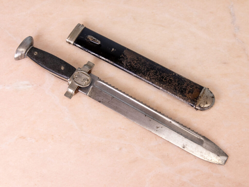 Тесак рядового складу Німецького Червоного Хреста (DRK, Третій Рейх)
