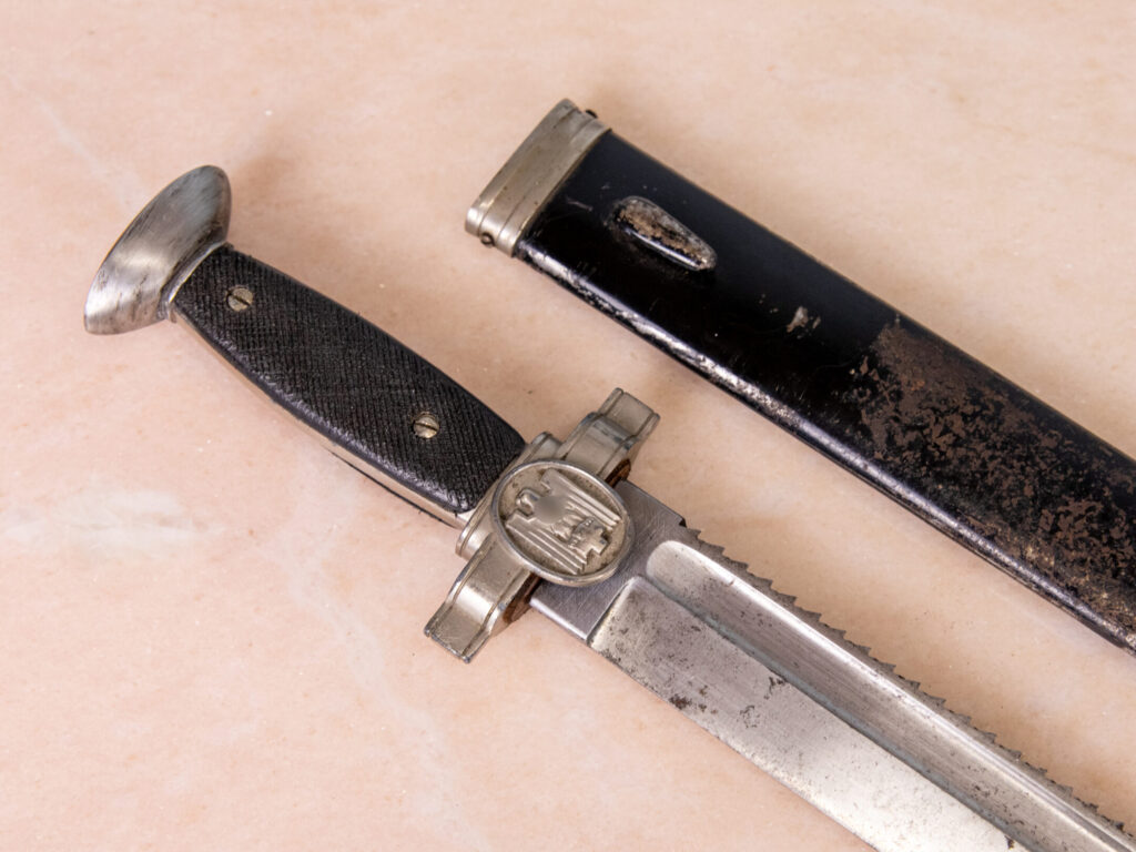 Тесак рядового складу Німецького Червоного Хреста (DRK, Третій Рейх)