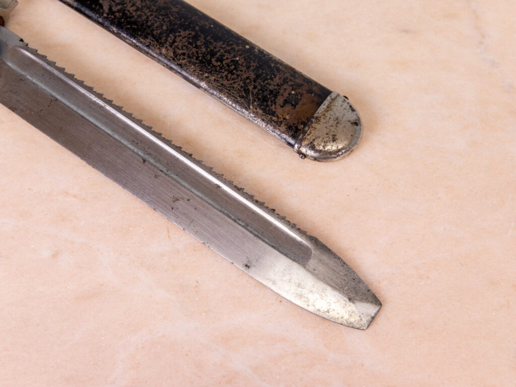 Тесак рядового складу Німецького Червоного Хреста (DRK, Третій Рейх)