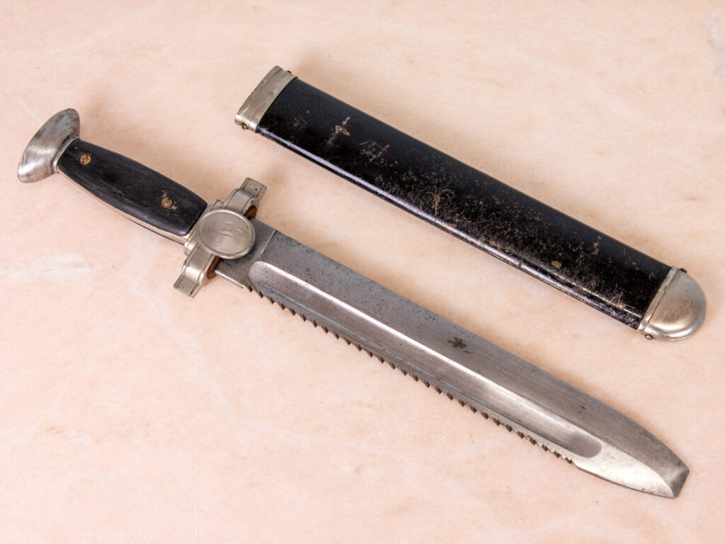 Тесак рядового складу Німецького Червоного Хреста (DRK, Третій Рейх)