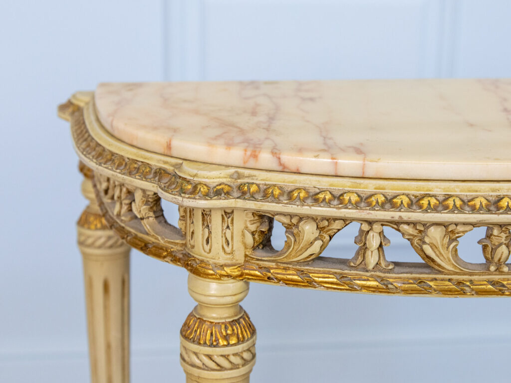 Консольний стіл у стилі Людовика XVI