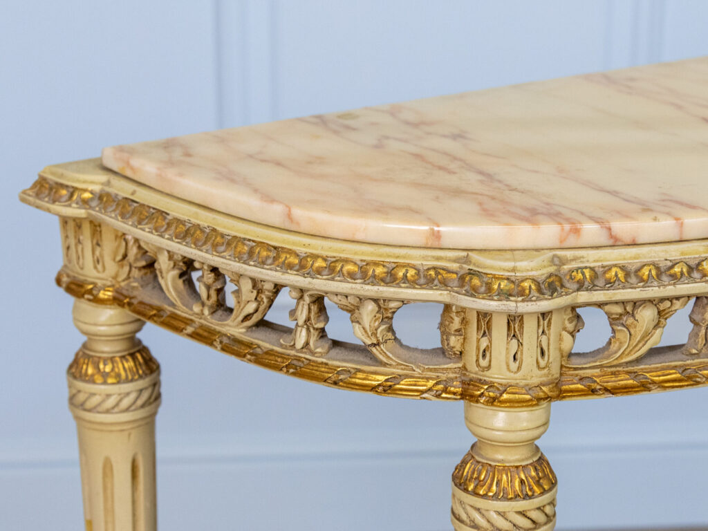 Консольний стіл у стилі Людовика XVI