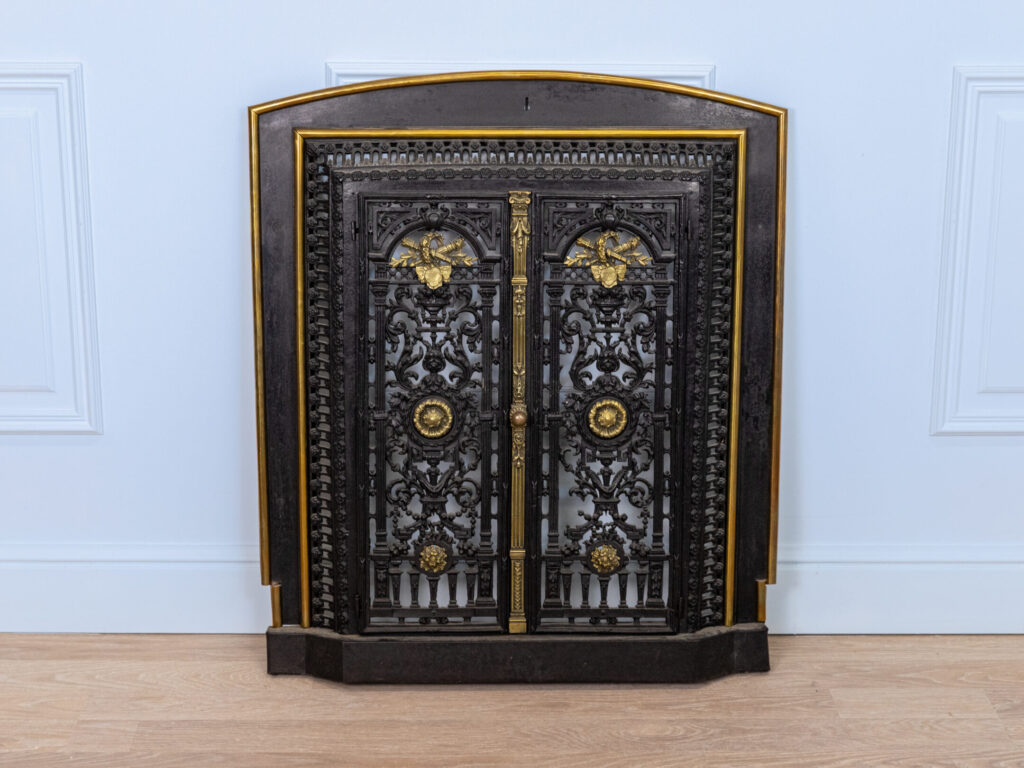 BN4A6797 Антикварний екран для каміна