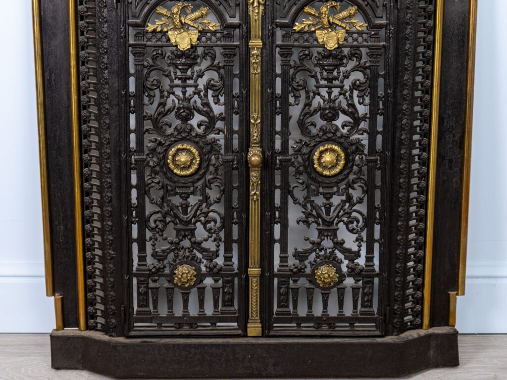 BN4A6802 Антикварний екран для каміна