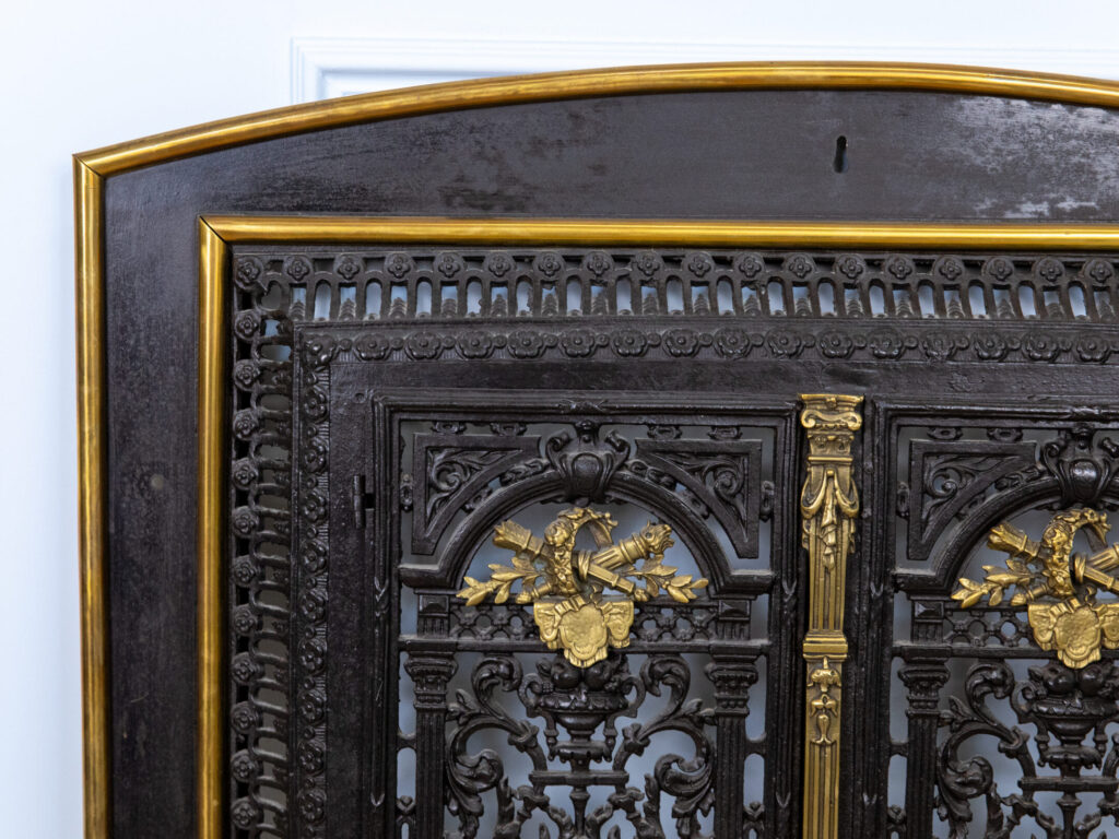 BN4A6806 Антикварний екран для каміна