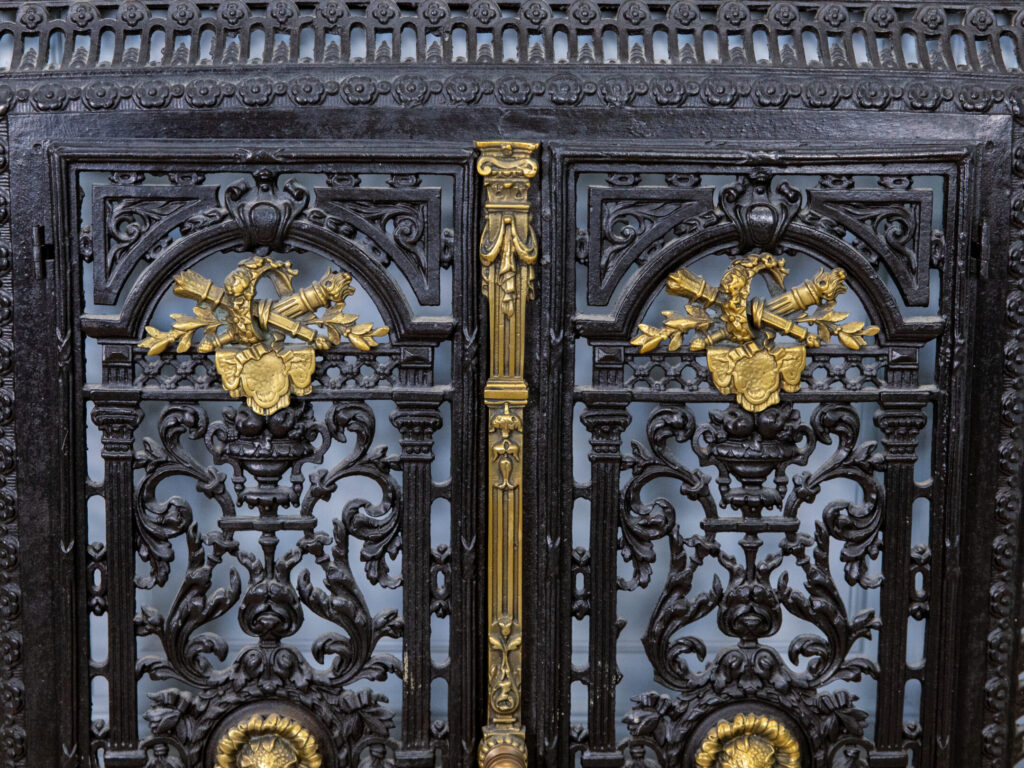 BN4A6809 Антикварний екран для каміна