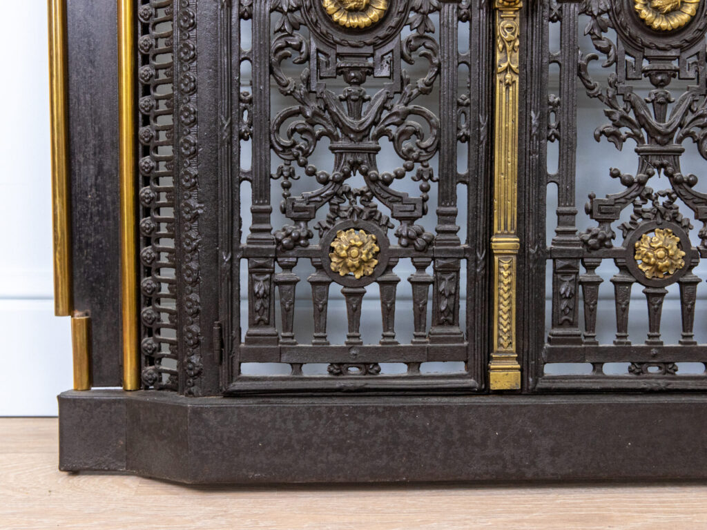 BN4A6815 Антикварний екран для каміна