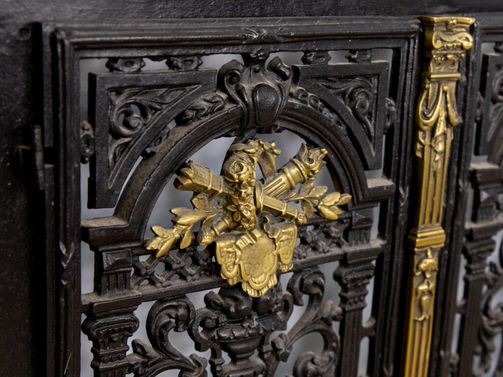 BN4A6832 Антикварний екран для каміна