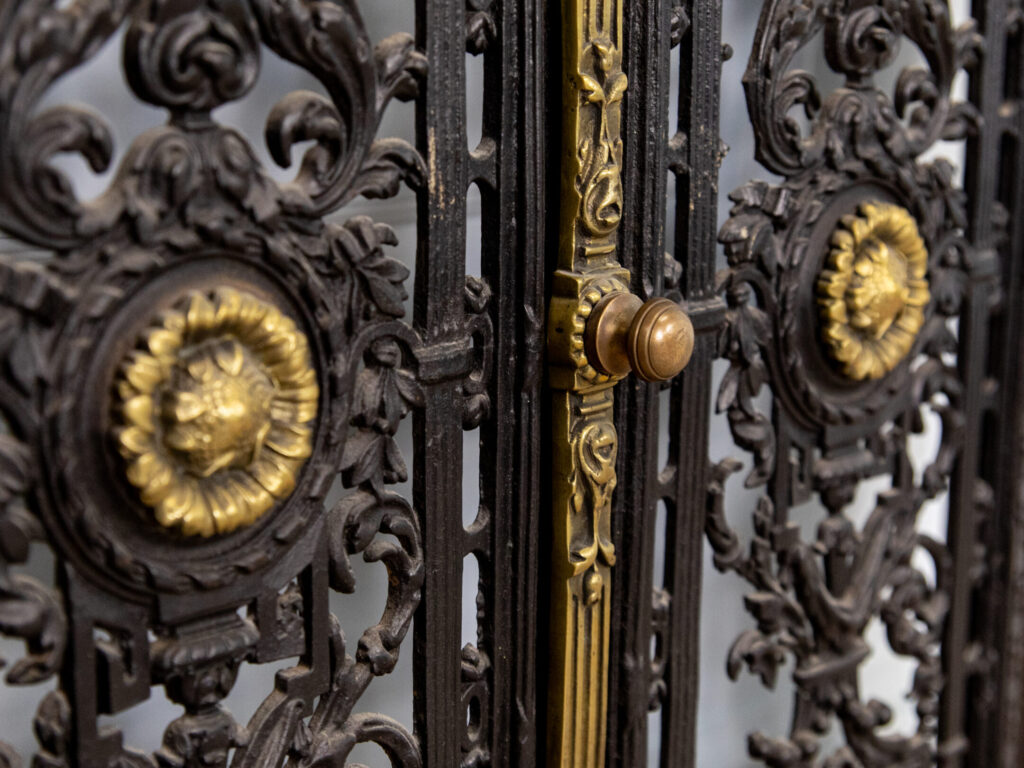 BN4A6835 Антикварний екран для каміна