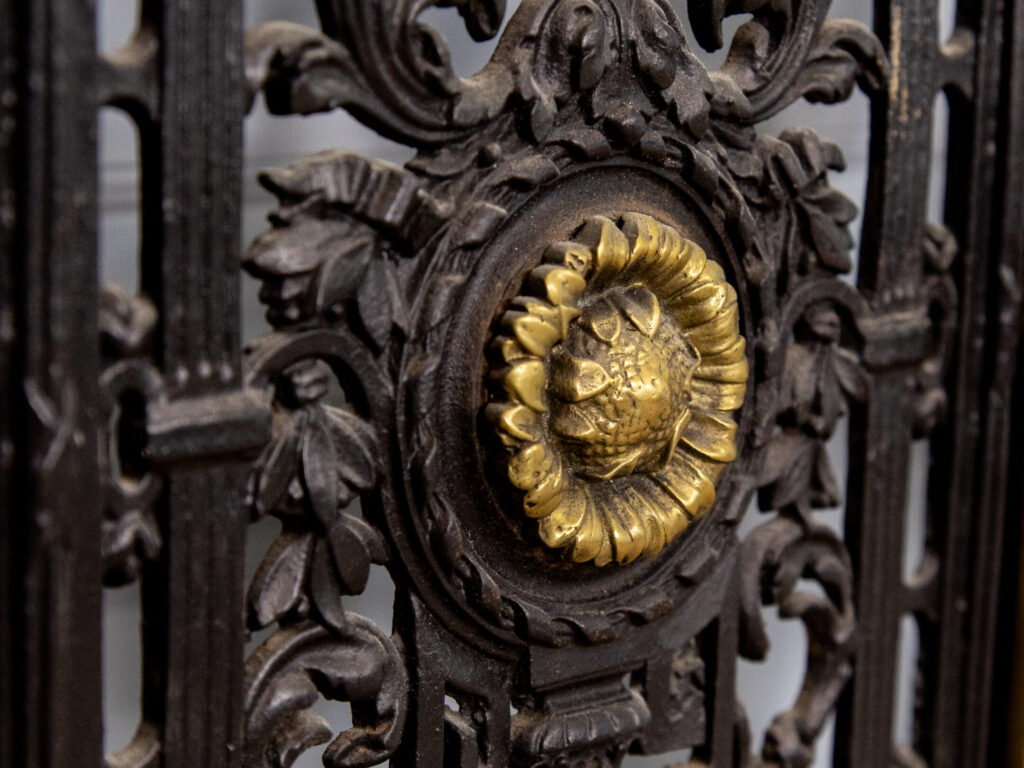 BN4A6837 Антикварний екран для каміна