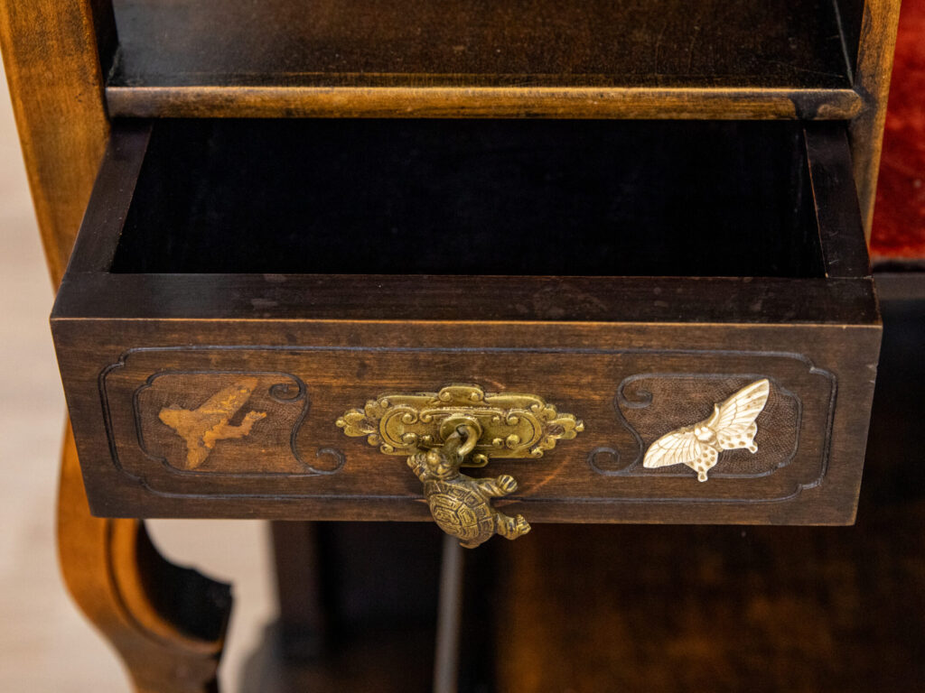 BN4A6856 Антикварна етажерка в стилі Віардо