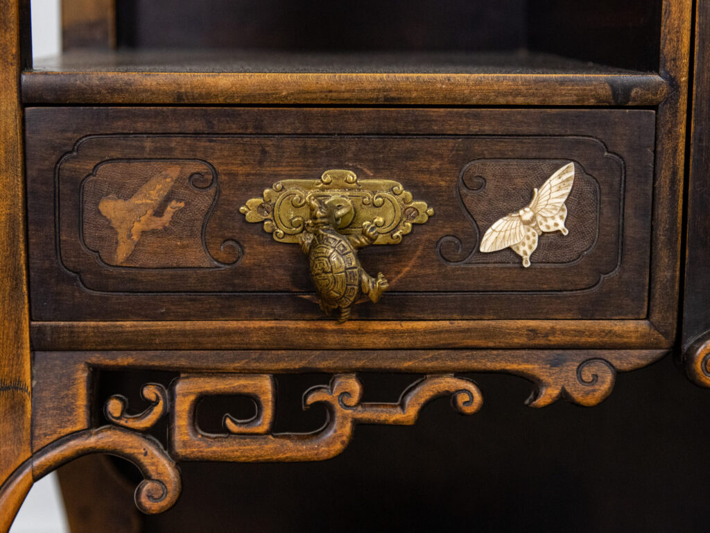 BN4A6862 Антикварна етажерка в стилі Віардо