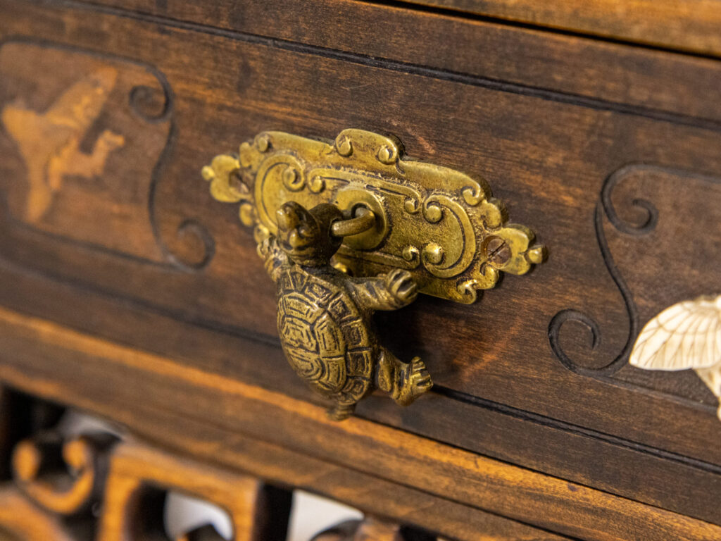 BN4A6940 Антикварна етажерка в стилі Віардо