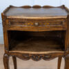 Вінтажні тумбочки в стилі Людовика XV