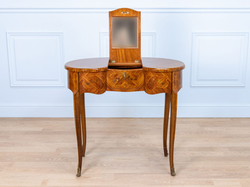 BN4A6987 Вінтажний туалетний столик у стилі Людовика ХV