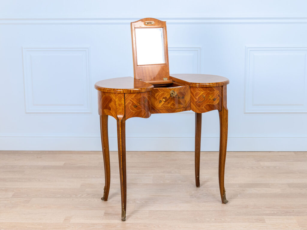 BN4A6989 Вінтажний туалетний столик у стилі Людовика ХV
