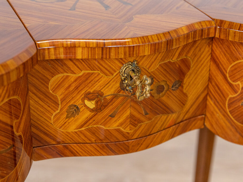 BN4A6998 Вінтажний туалетний столик у стилі Людовика ХV