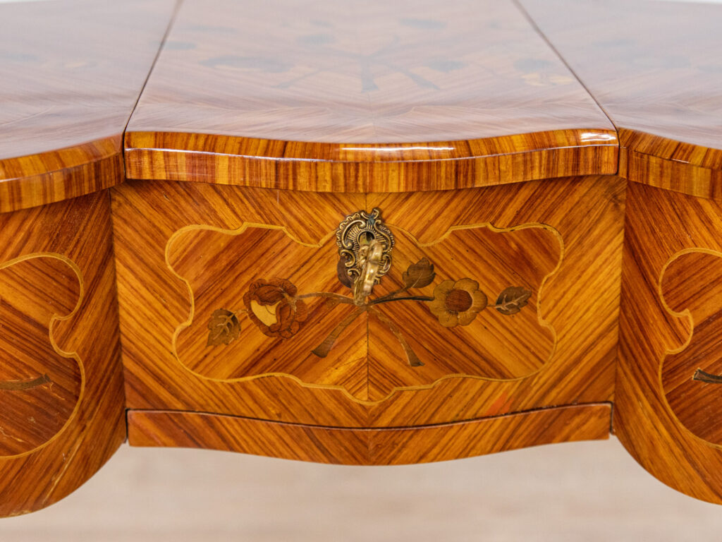 BN4A7007 Вінтажний туалетний столик у стилі Людовика ХV