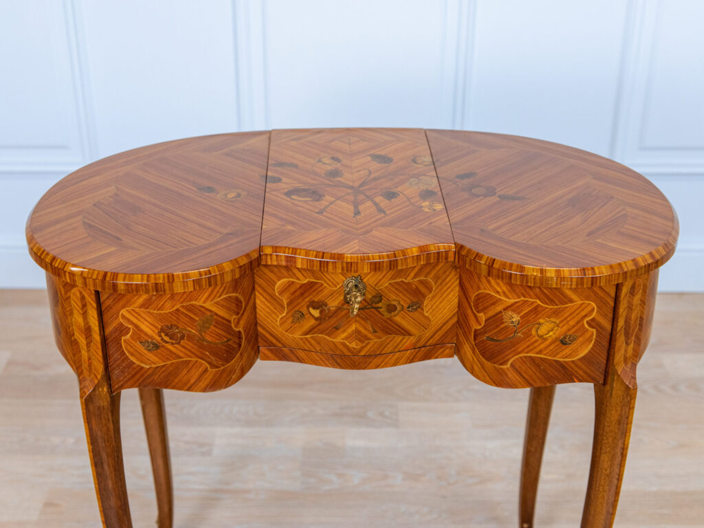 BN4A7012 Вінтажний туалетний столик у стилі Людовика ХV