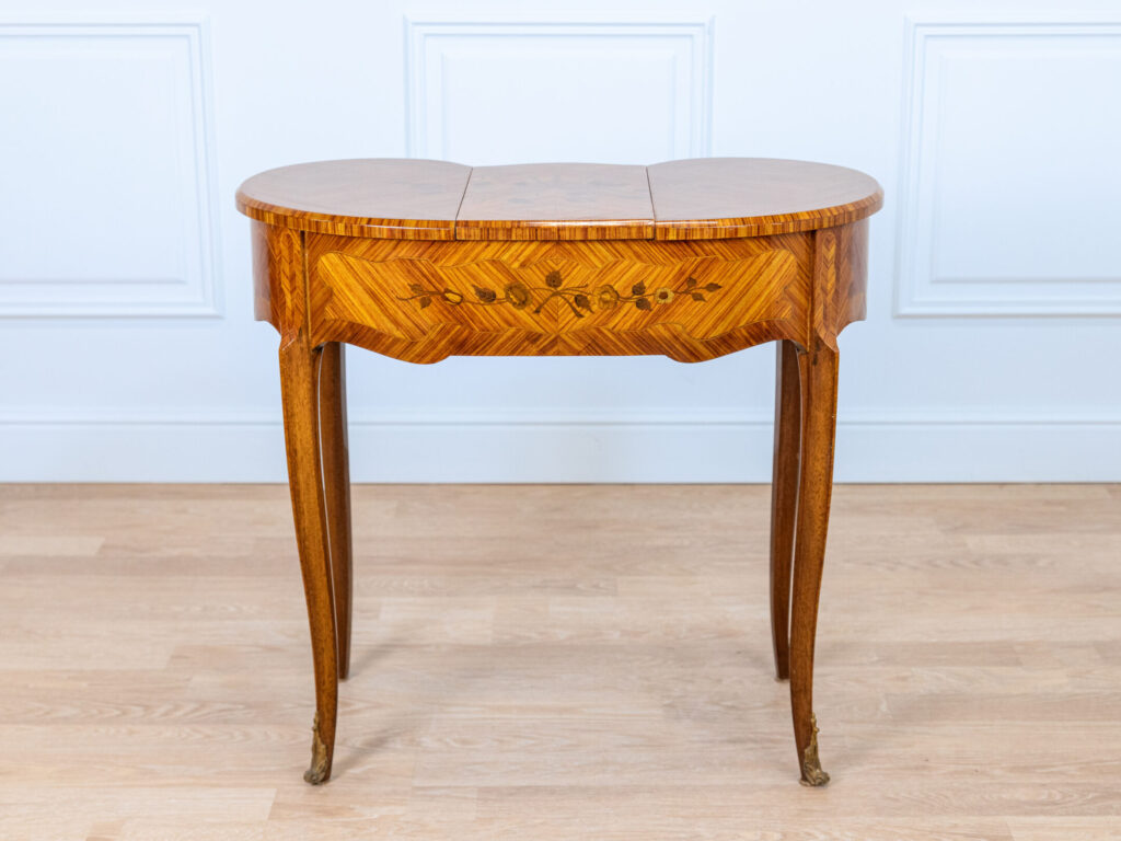 BN4A7027 Вінтажний туалетний столик у стилі Людовика ХV