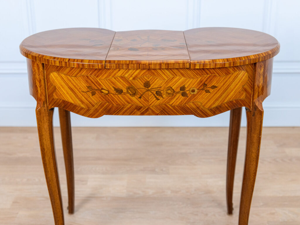 BN4A7031 Вінтажний туалетний столик у стилі Людовика ХV