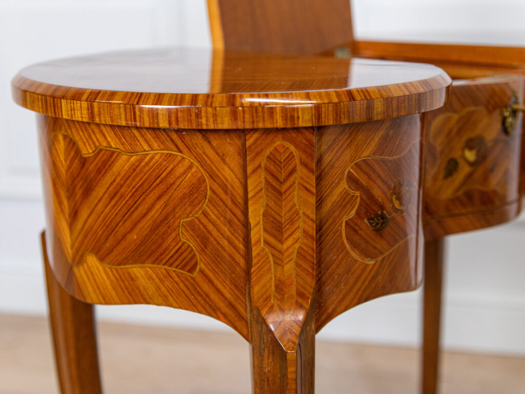 BN4A7038 Вінтажний туалетний столик у стилі Людовика ХV