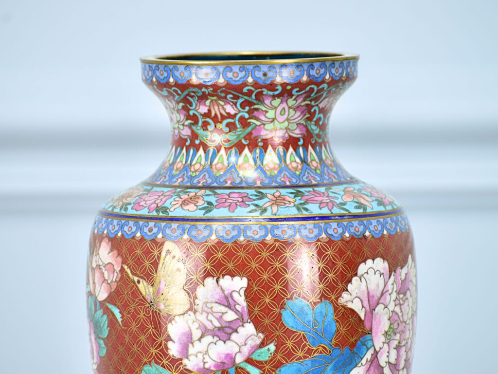 Антикварна ваза в техніці Клуазоне (Cloisonné)