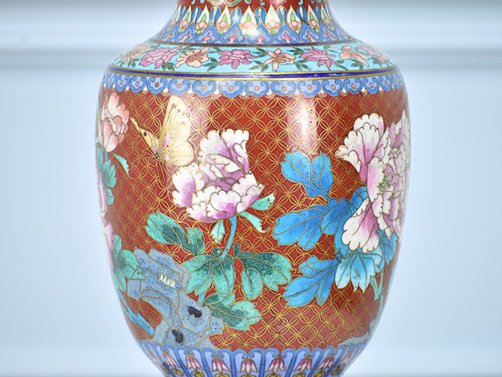 Антикварна ваза в техніці Клуазоне (Cloisonné)
