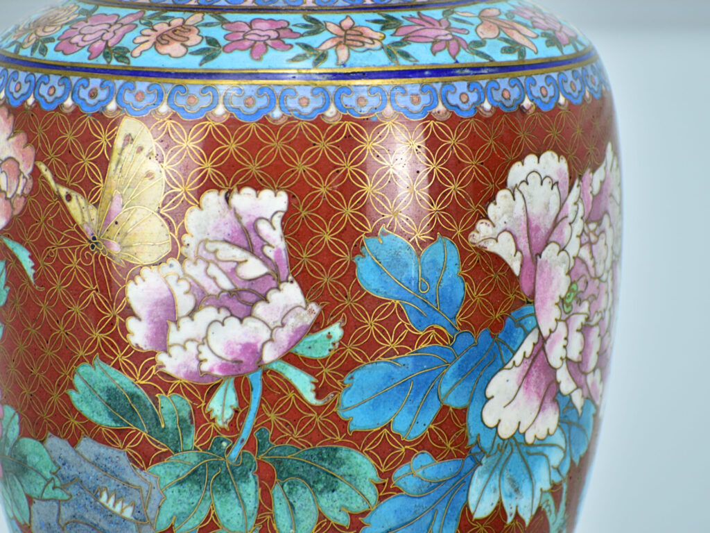 Антикварна ваза в техніці Клуазоне (Cloisonné)