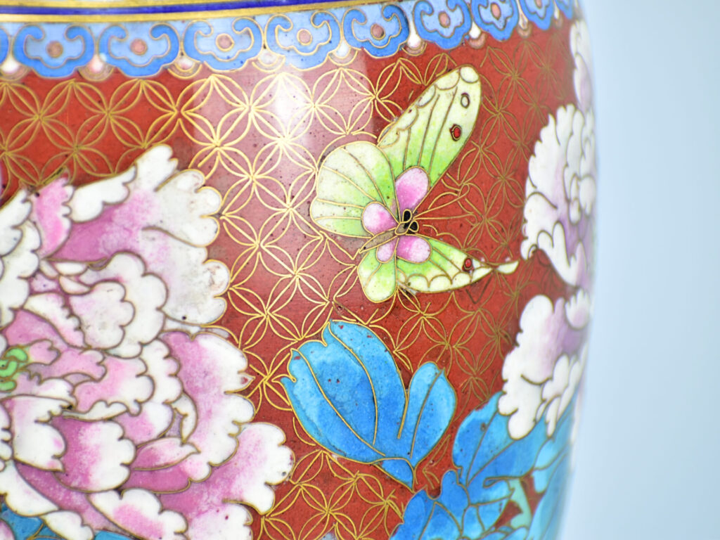 Антикварна ваза в техніці Клуазоне (Cloisonné)